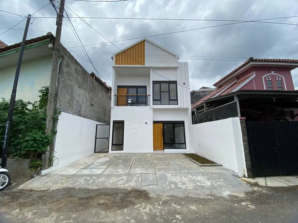 Rumah Atap Putih dua lantai hasil pembangunan Sofwanland — foto 3