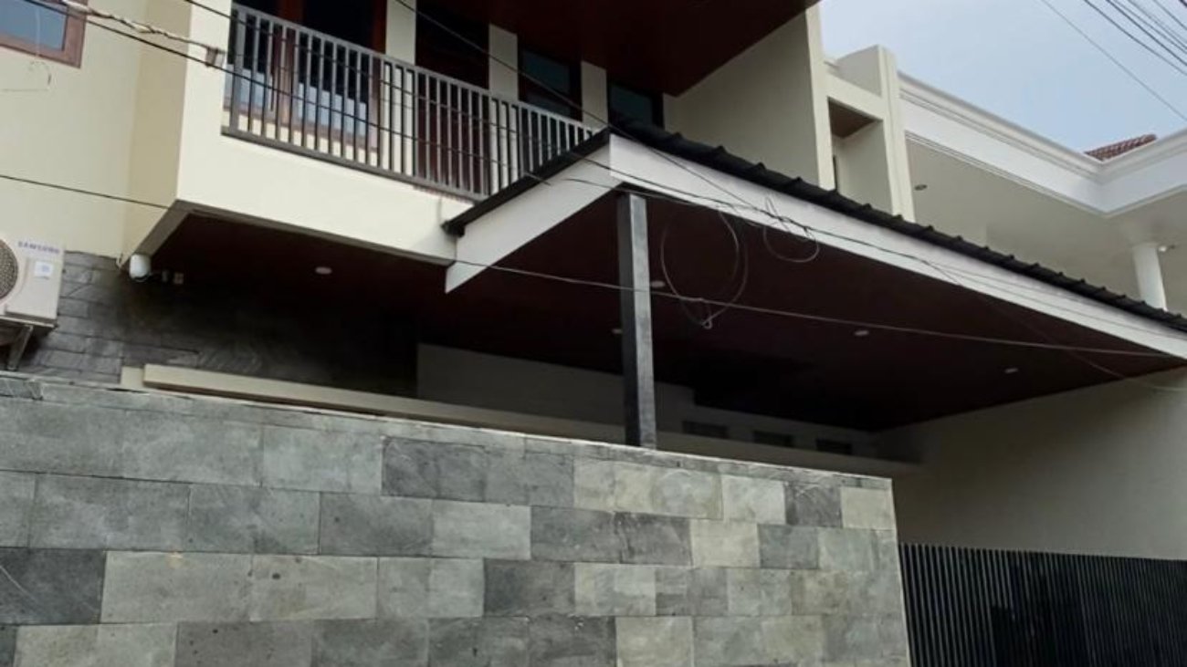 Rernovasi Rumah A.M Werhouse Bandung Tampak Depan 04