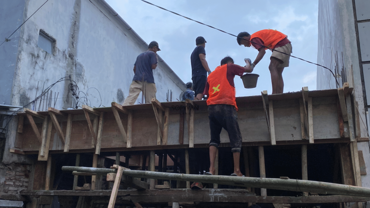 Perbandingan biaya jasa kontraktor rumah dan tukang harian di Tasikmalaya